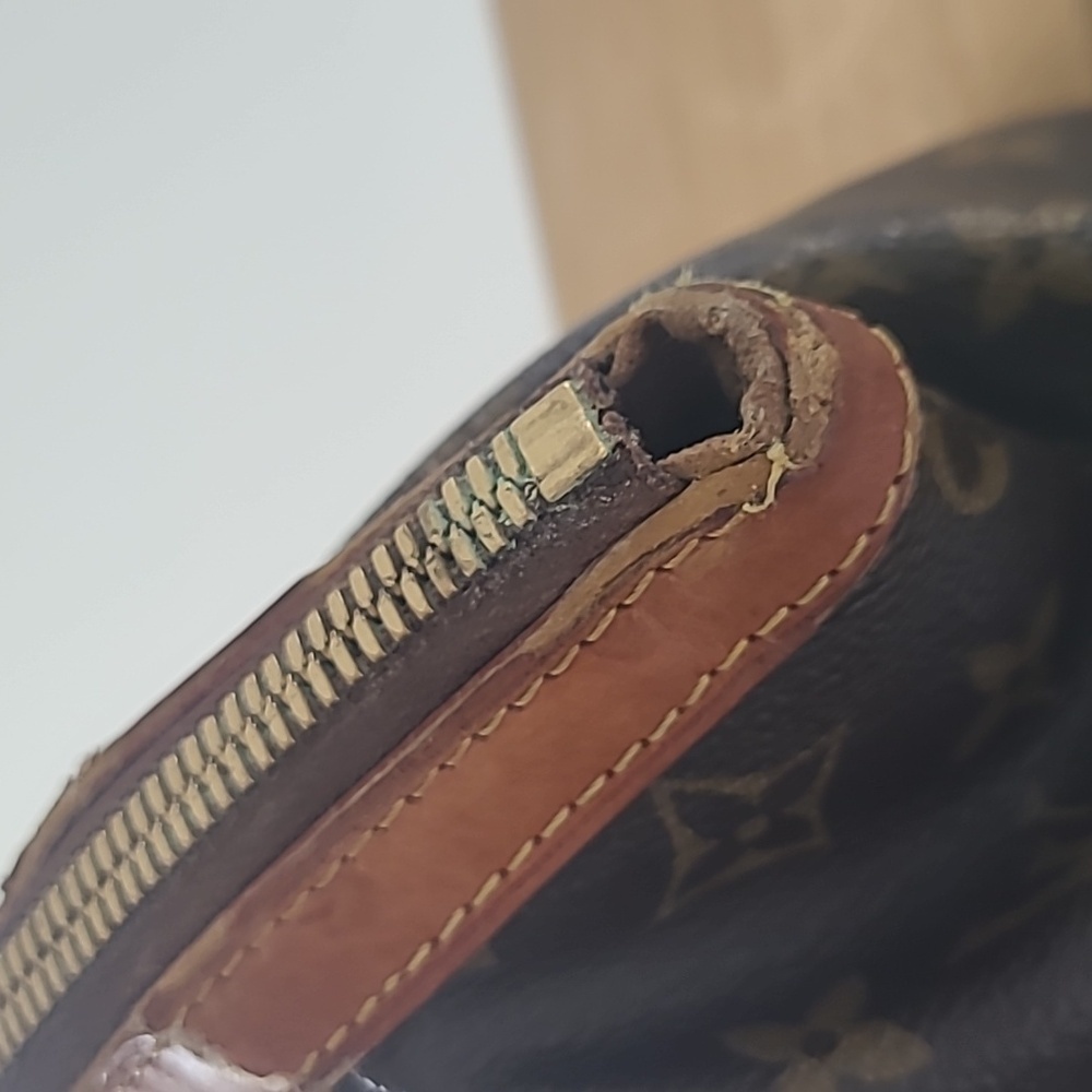 Louis Vuitton Brown Monogram Shoulder Bag - Picture 5 of 16